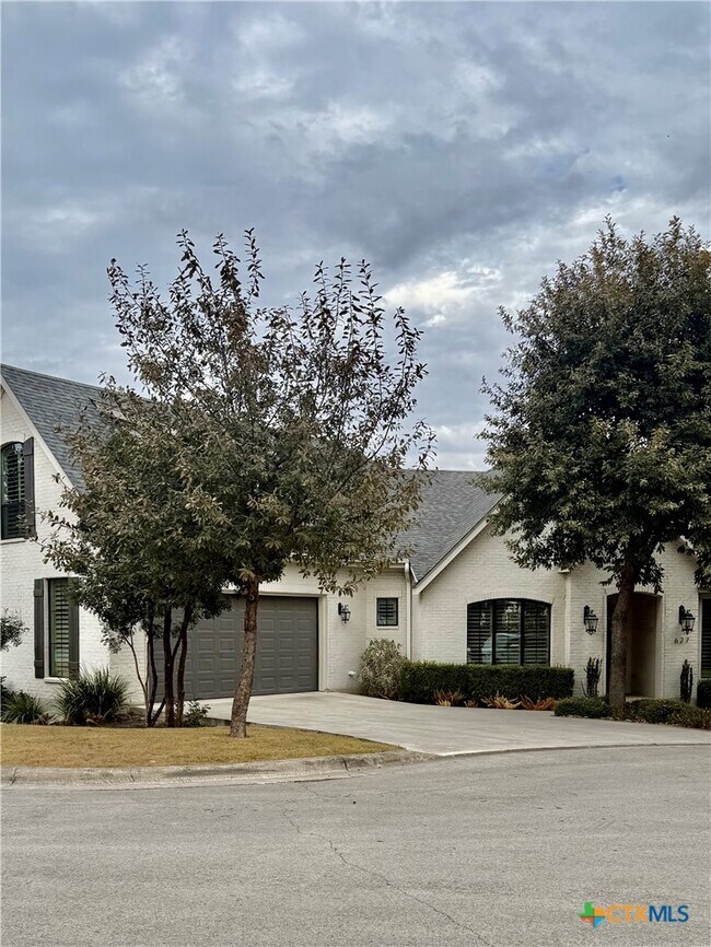 Photo - 627 Mission View Ct