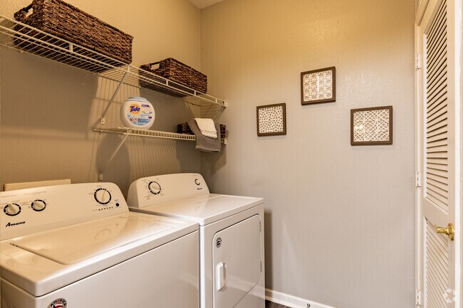 2Ba, 2Ba, 987 Sqft Model - Highland Ridge