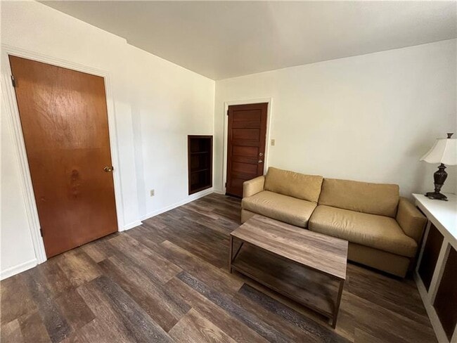 Photo - 1601 Hillsdale Ave