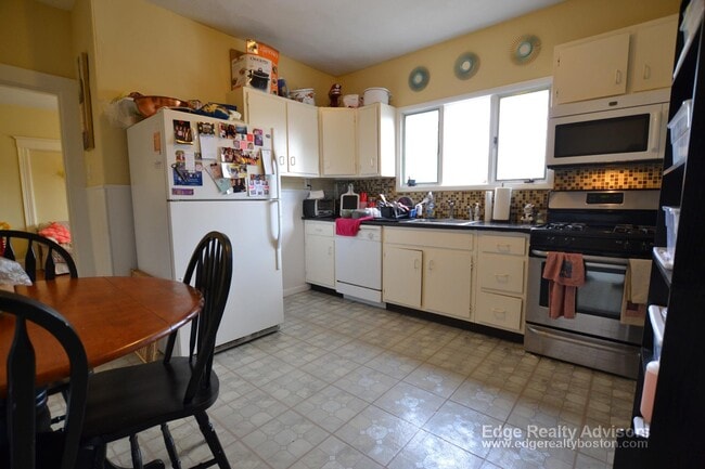 Photo - 28 Justin Rd Unit 2