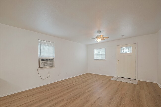 Photo - 2051 Santa Rosa St