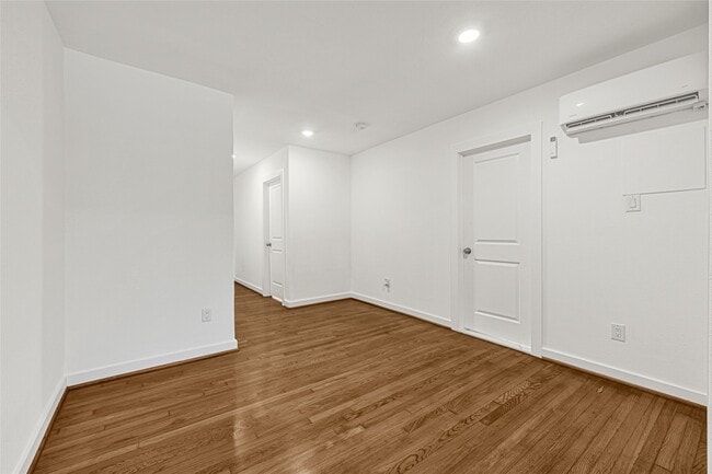 Photo - 6620 Lawndale St Unit 3