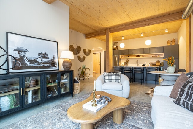 2 habitaciones, 2 baños, 1093 pies cuadrados, sala de estar - The Clark Lofts at Cherapa Place