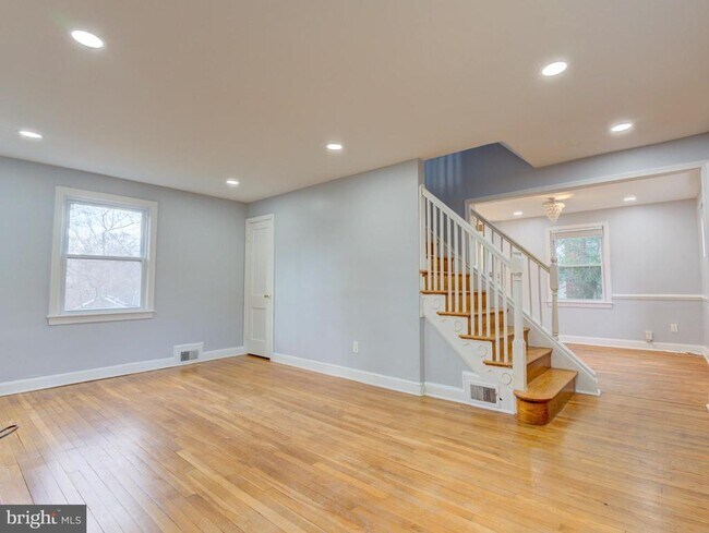 Photo - 6916 New Hampshire Ave