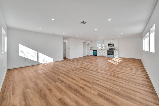 Photo - 11845 Hamlin St Unidad Upstairs ADU