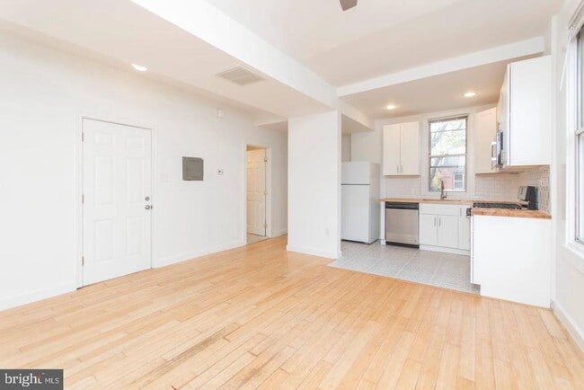 Building Photo - 4813 Chester Ave Rental