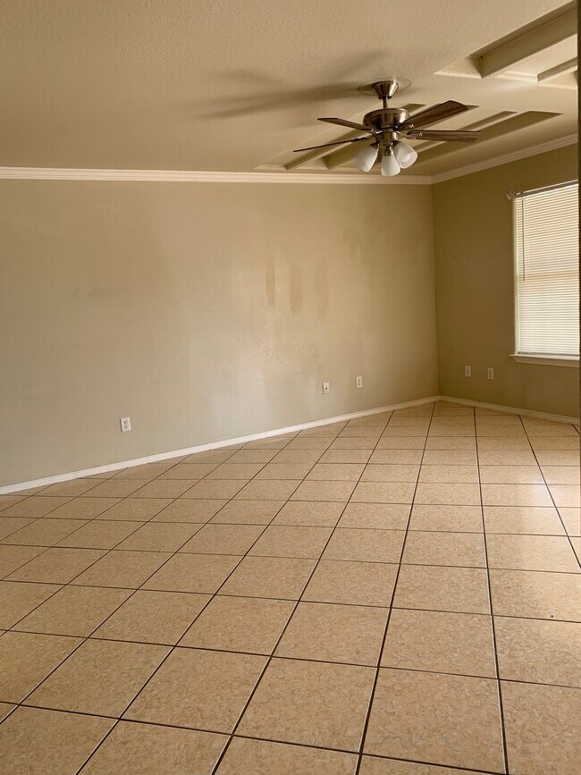 121 Ramon Cardenas Dr Unit D
