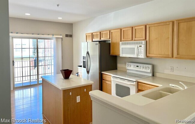 3111 Camden Dr