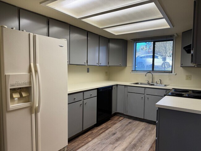 Photo - 16747 3rd Ave NE Unit 16747 3rd Ave NE #A Shoreline (lower)