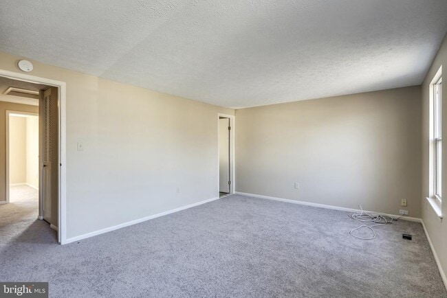 Building Photo - 8000 Green Tree Ct Rental