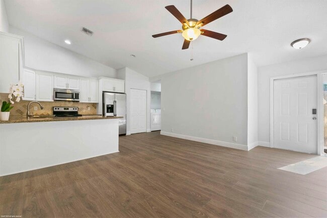 Photo - 1120 Hyacinth Pl