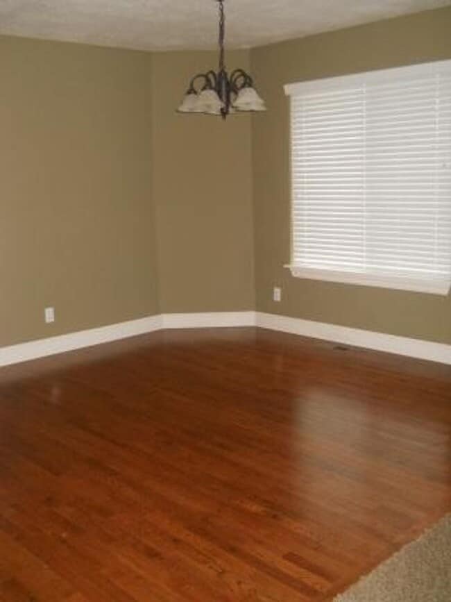 Photo - Beautiful 4 bedroom house in Battlefield!