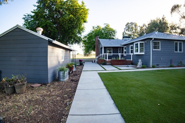 Building Photo - 35600 Lasiandra Ln