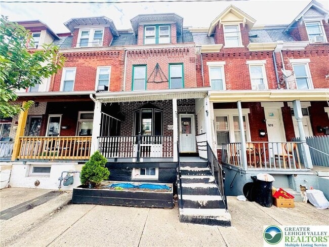 Photo - 637 N Penn St