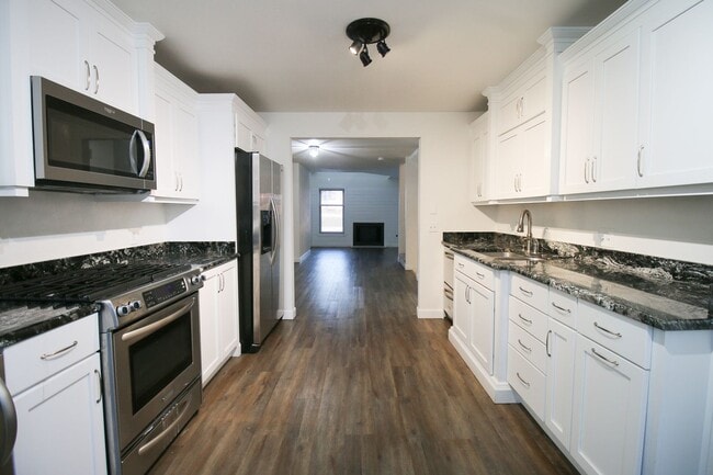 Photo - 2 Bedroom, 2.5 Bath Walking Distance From the Riverside Trails and Downtown!