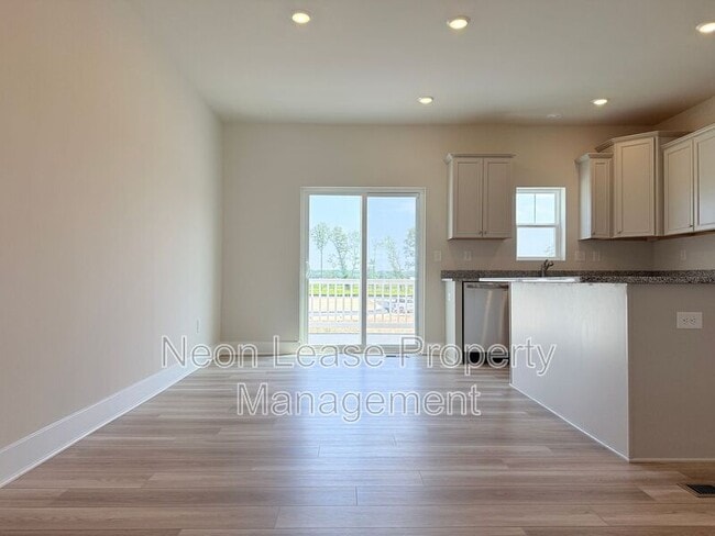 Photo - 29894 Bankert Dr