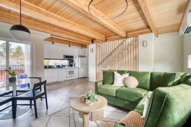 Building Photo - 5012-5022-5022 NE 26th Ave Unit ID1309867P Rental