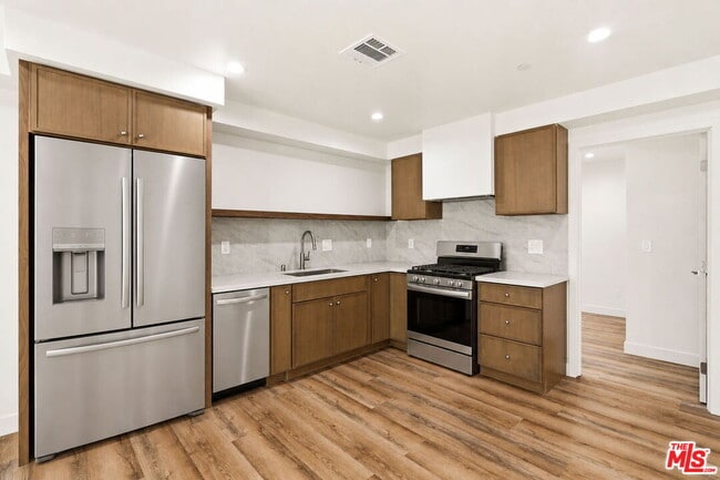 Photo - 1122 Beachwood Dr