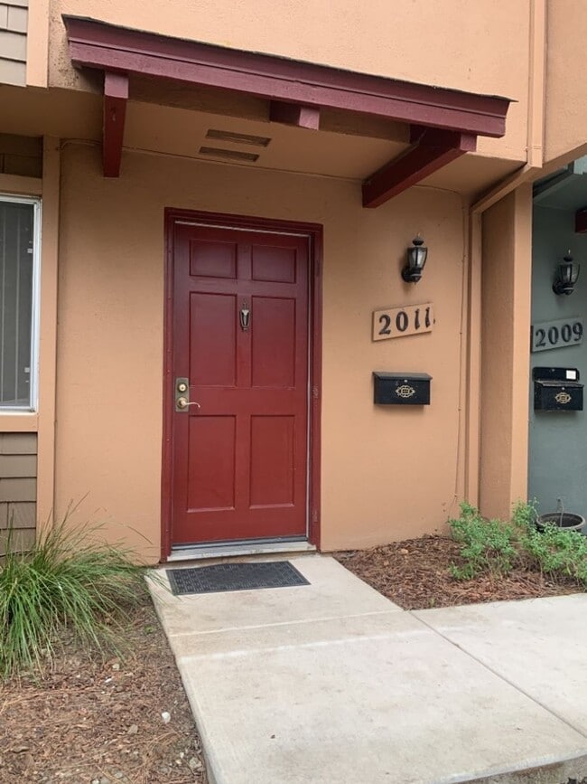 Building Photo - 3 Bedroom Condo in North Davis