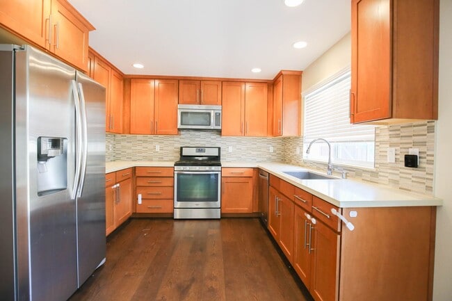Photo - Newer Contemporary Home for Rent - Conveni...