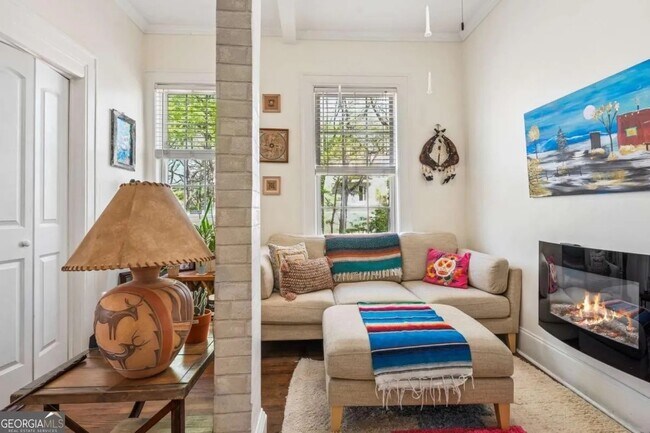 Photo - 737 Barnett St NE