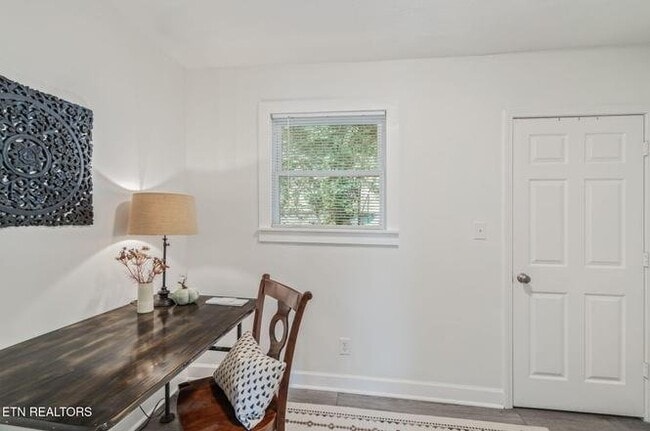 Photo - 1724 Earl Ave