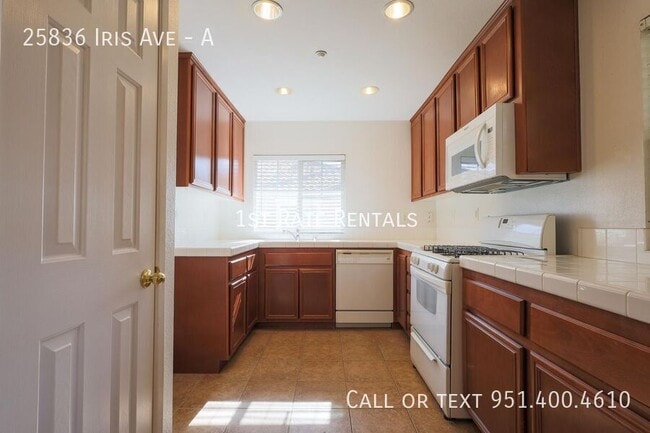 Photo - 25836 Iris Ave