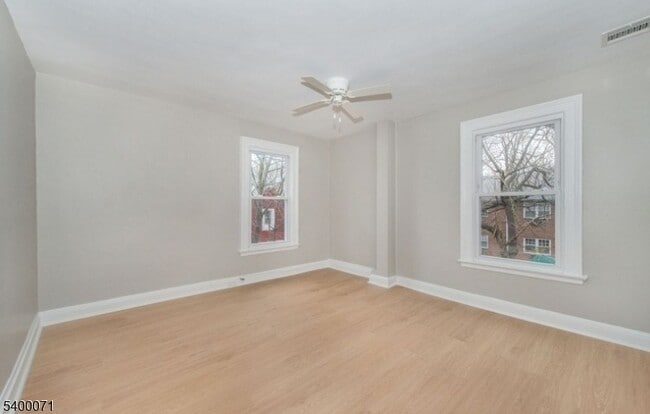 25 Henry St Unit 2