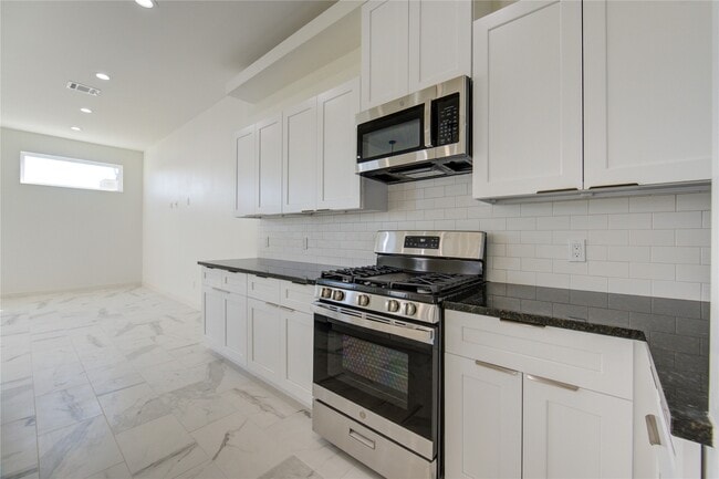 Building Photo - 2919 El Fenice Ln