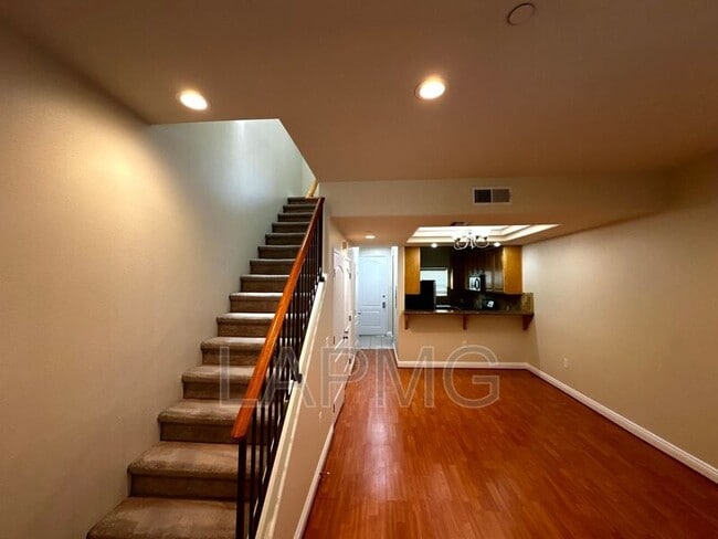 Photo - 12217 Moorpark St