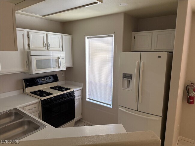 Photo - 698 S Racetrack Rd Unidad 1114