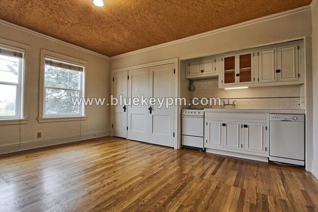 Photo - Pearl District Studio Condo in Historic Empress Hotel