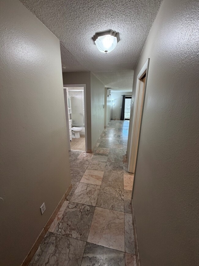 Interior Walkway - 2025 Lakewood Club Dr S Unit 5K