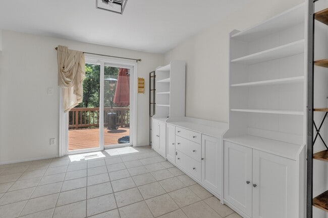 8247 Clifton Farm Ct