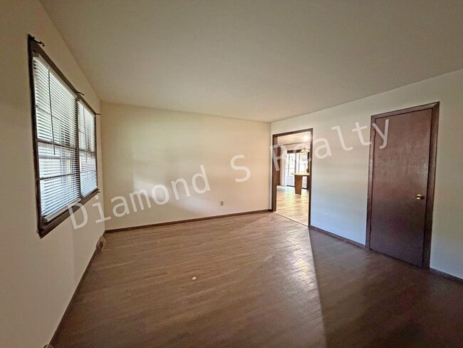 Photo - 3 Bedroom Home Located Near Sunset & Campbell