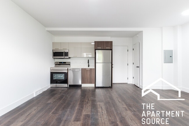 Building Photo - 1555 W Hollywood Ave Rental