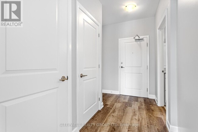 Photo - 979 N Russell Rd Unité 206