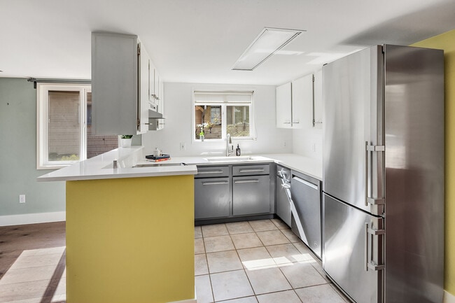 Fotografía del edificio - 7051 8th Ave NW