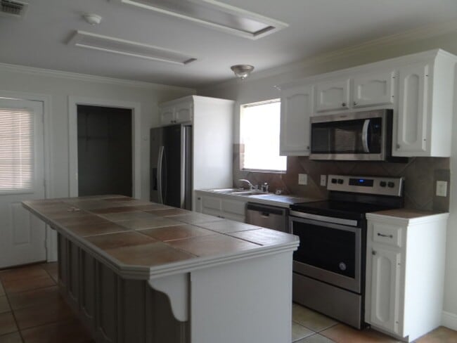 Photo - Beautiful Rental in Rolling Meadows