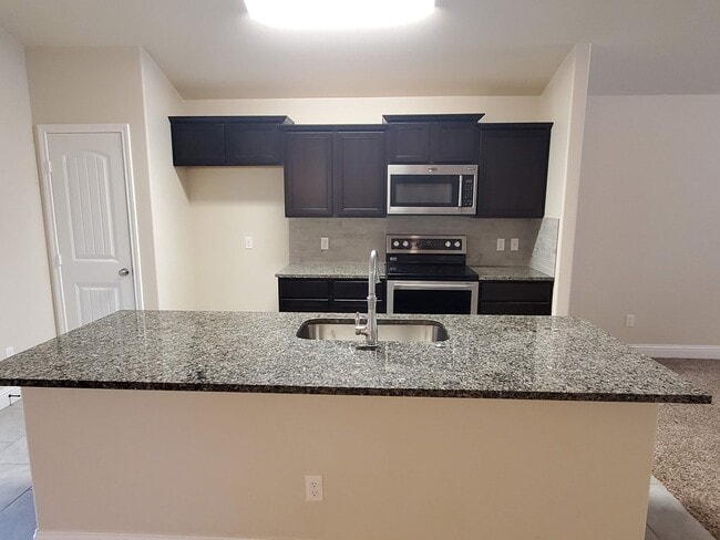 Photo - 710 E 94th St