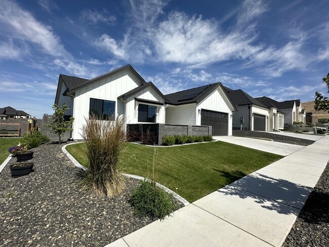 Photo - Luxury 4-Bed, 3-Bath Custom Home for Lease – 1,806 sq ft in South Richland