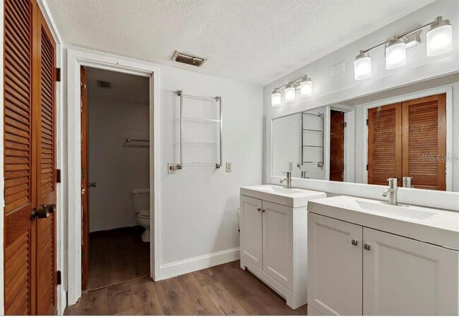 Photo - 2241 Burnway Rd Unidad 2241