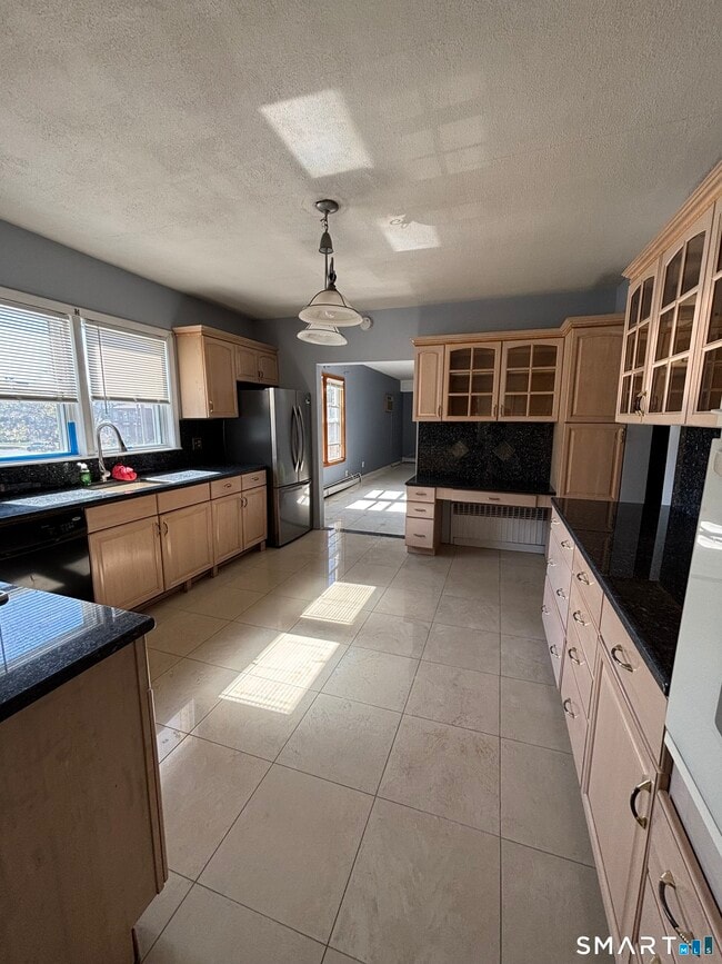 Building Photo - 552 Franklin Ave Unit Floor 2