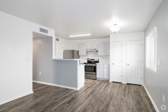 2BR, 1BA - 737SF - Living Room