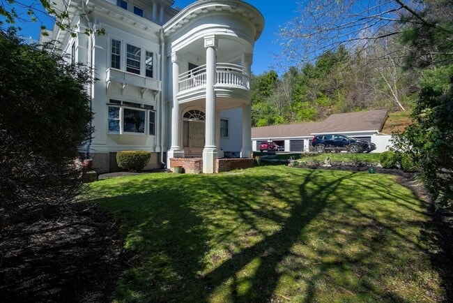 Building Photo - 1041 Great Pond Rd Unit 4