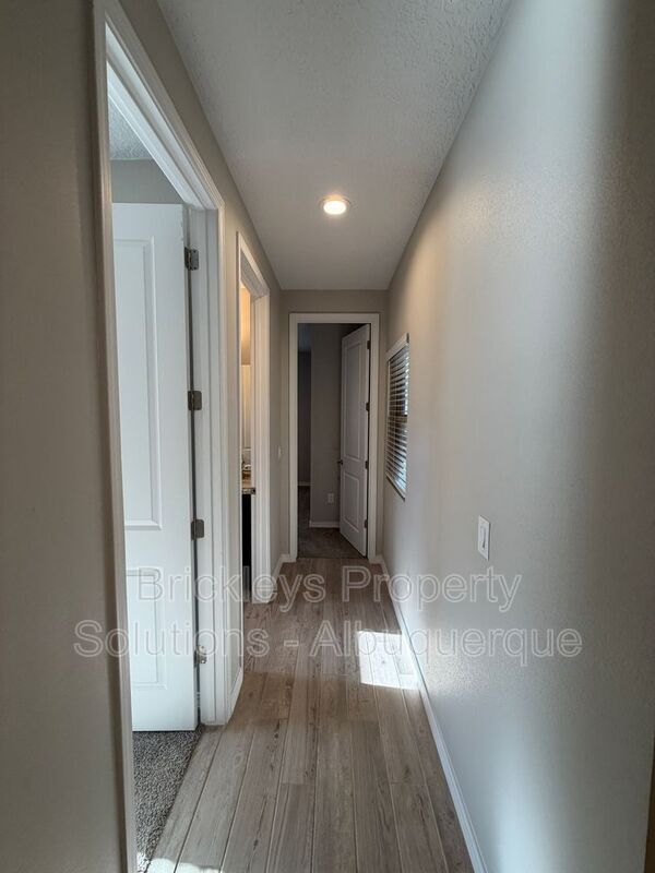 Photo - 3969 Kodiak Rd NE