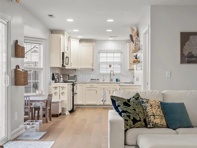 Photo - 302 Belvedere Dr