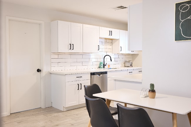 Photo - 1630 E 12th St