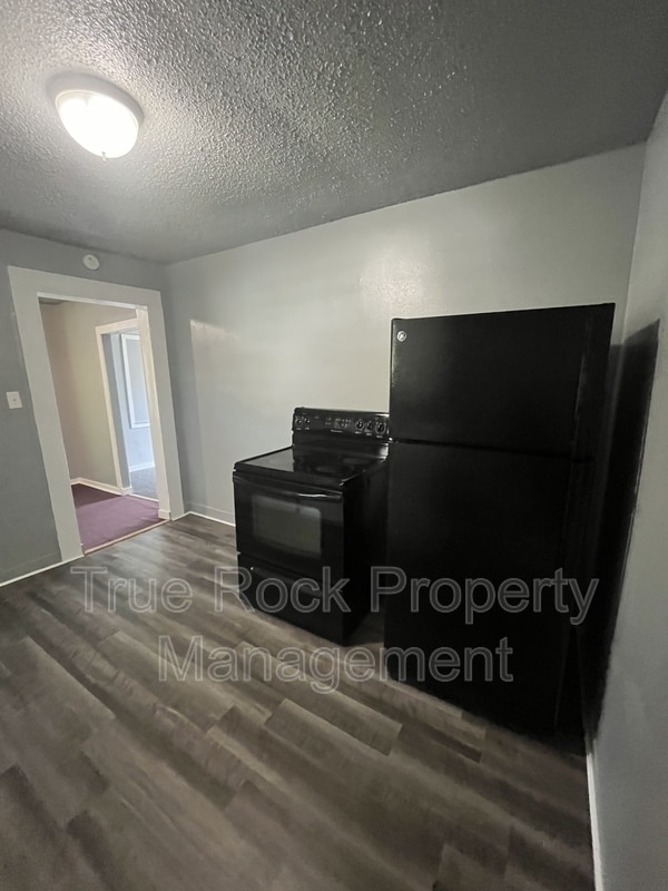 Photo - 405 1/2 W 10th