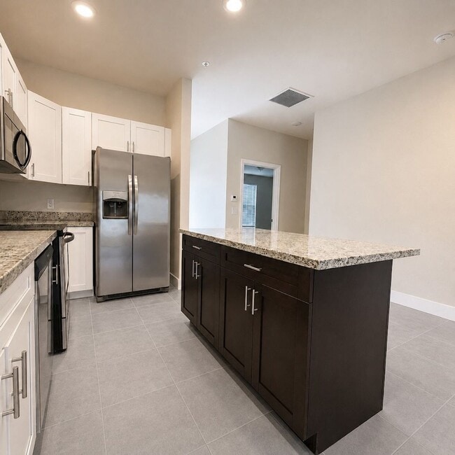 3221-3409-3409 SW 8th Pl Unit 3303-Unit 106